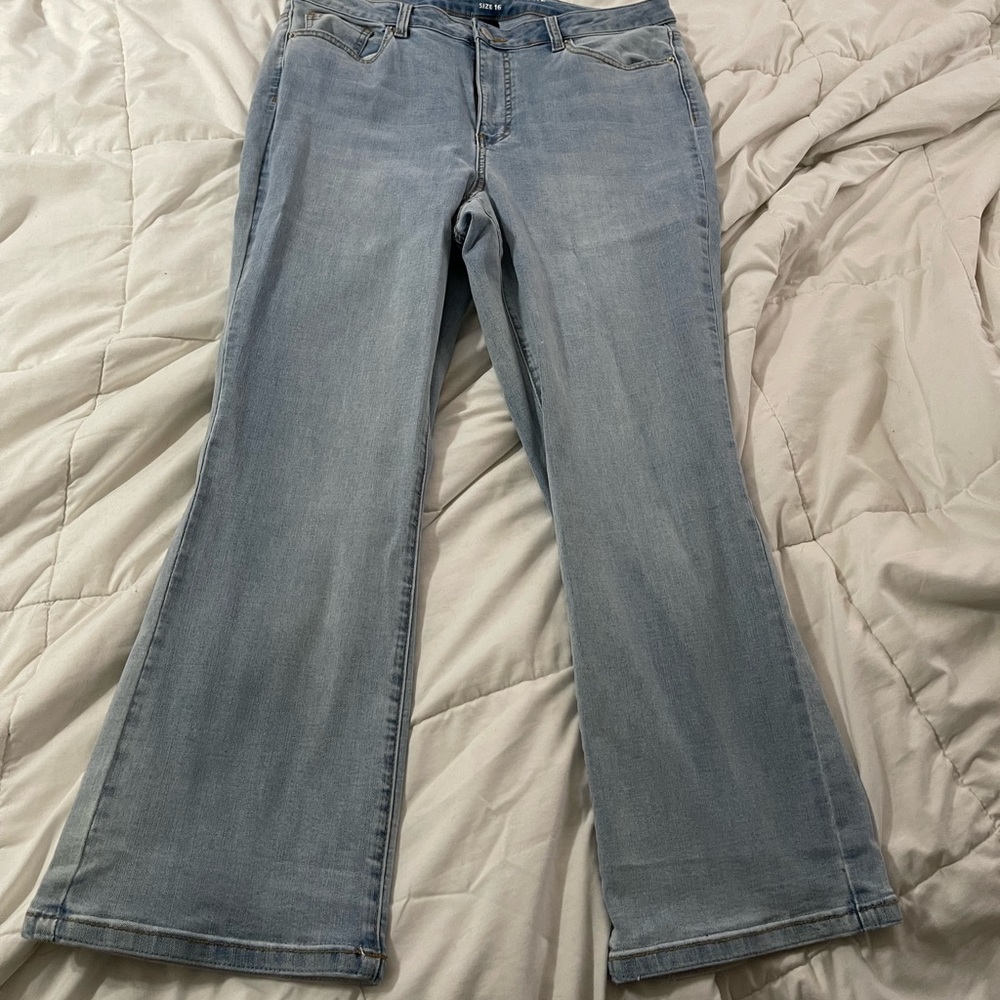 Fashion to figure jeans, brand new, never been worn. Stretchy and super comfy!